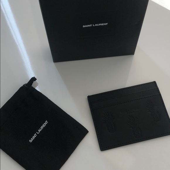 Black Embossed Pineapple Card Holder - Picture 1 of 3